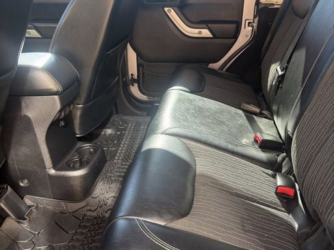 Used 2015 Jeep Wrangler Unlimited Sport image 10
