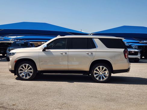 Used 2021 Chevrolet Tahoe Premier w/ Premium Package RWD image 3