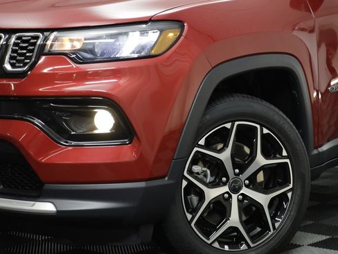 Used 2025 Jeep Compass Limited AWD/4WD image 3