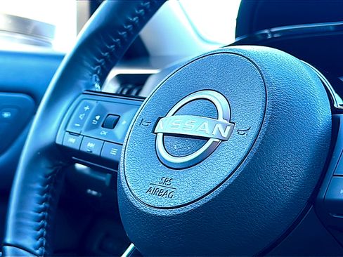 Used 2023 Nissan Pathfinder Platinum image 31