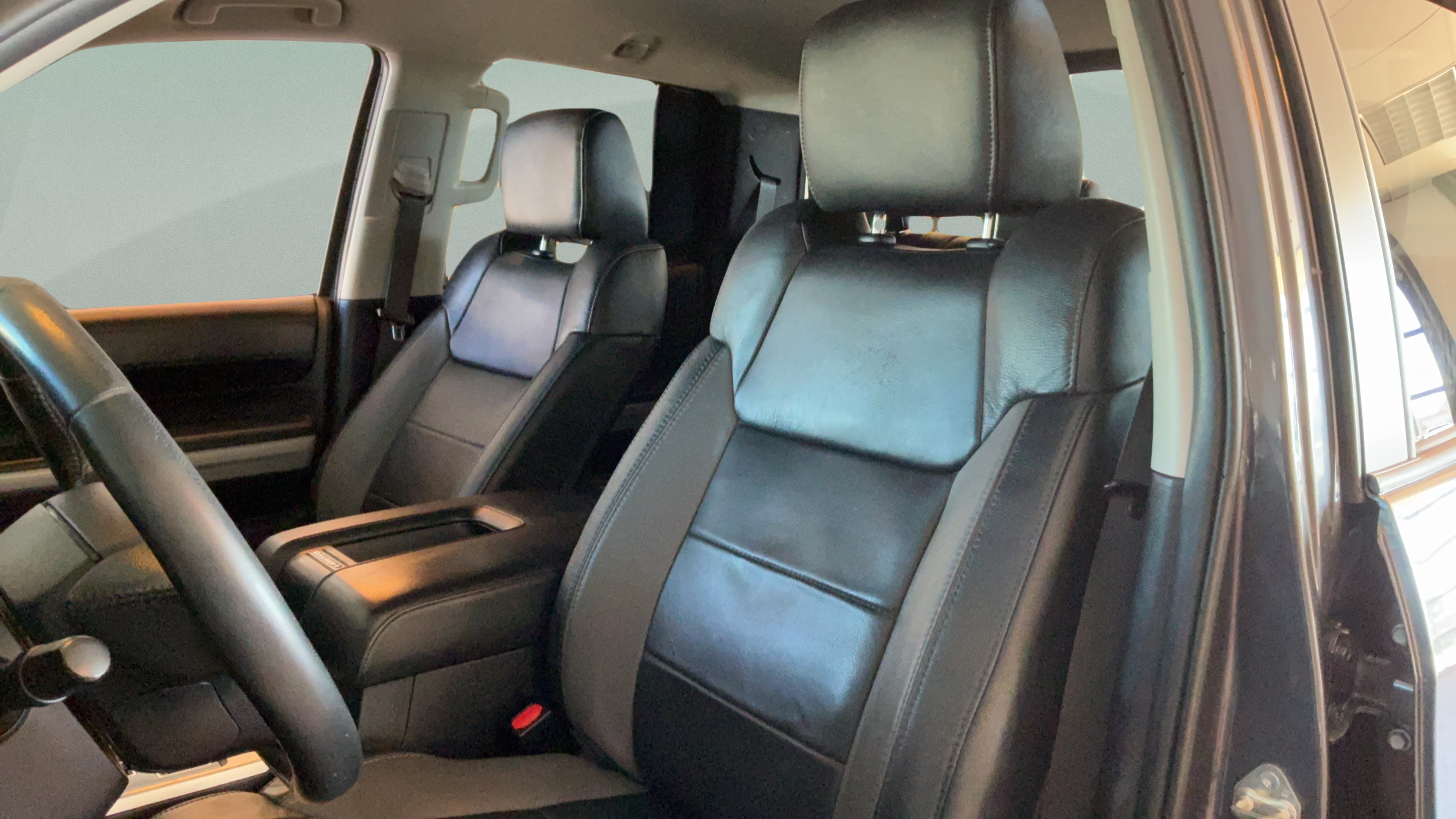 Used 2018 Toyota Tundra Limited w/ Limited Premium Package AWD/4WD image 24