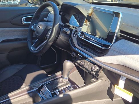 New 2026 Jeep Compass Latitude image 9