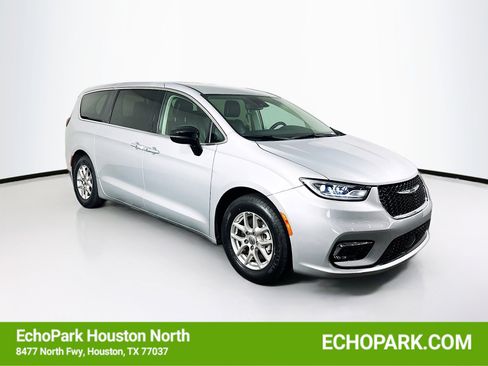 Used 2024 Chrysler Pacifica Touring-L image 1