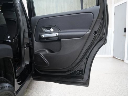 Used 2020 Mercedes-Benz GLB 250 image 37