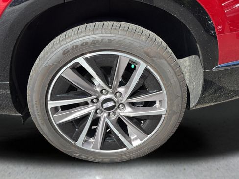 Used 2026 Cadillac Vistiq Sport w/ LPO, Floor Liner Package AWD/4WD image 15