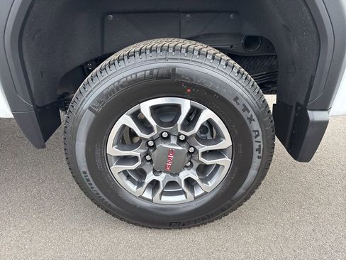 Used 2025 GMC Sierra 2500 SLT w/ LPO, GMC Protection Package image 34