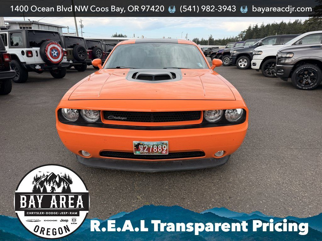 Used 2014 Dodge Challenger R/T RWD image 2