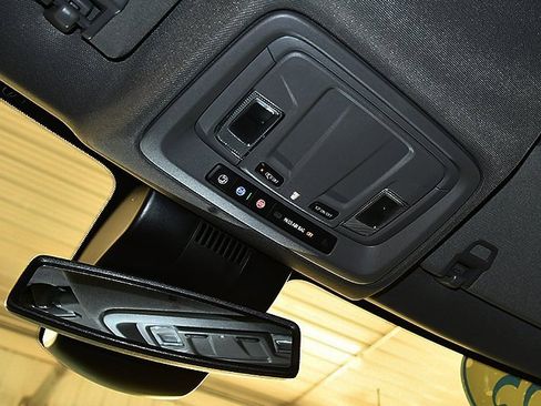 Used 2025 GMC Sierra 1500 SLT image 28