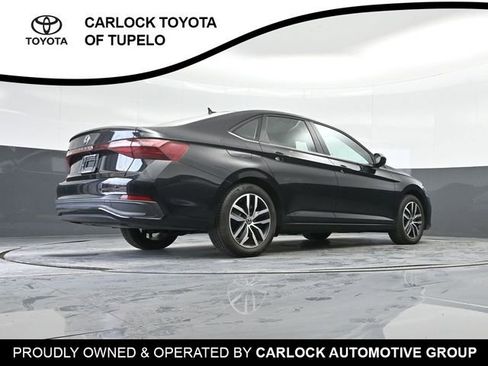 Used 2025 Volkswagen Jetta SE w/ Sunroof Package image 37