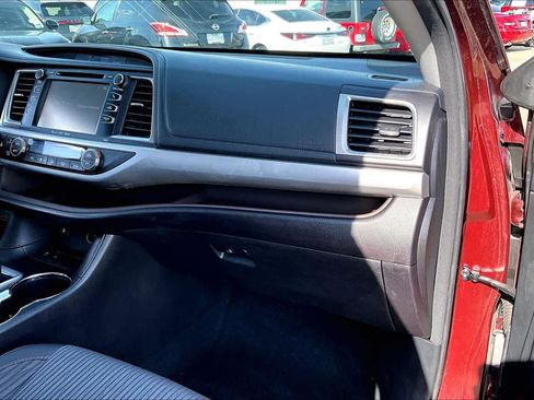 Used 2016 Toyota Highlander Plus image 16