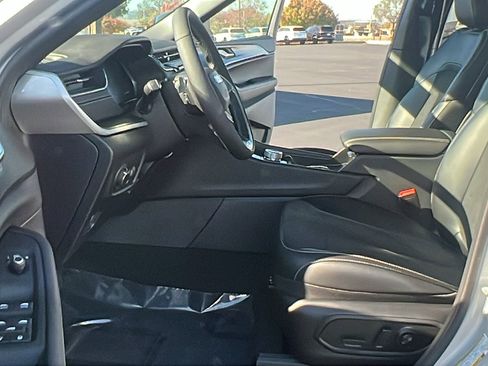 New 2025 Jeep Grand Cherokee L Laredo image 15