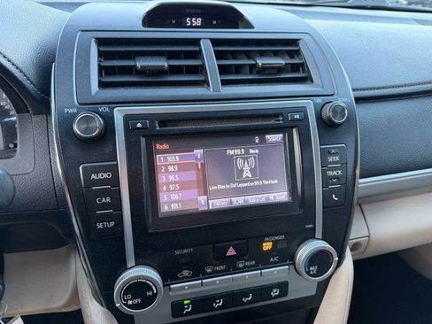 Used 2014 Toyota Camry LE image 16