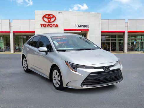 Used 2026 Toyota Corolla LE FWD image 2