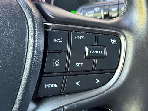 Used 2021 Lexus UX 200 w/ Accessory Package (Z1) FWD image 27