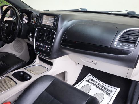 Used 2017 Dodge Grand Caravan SXT FWD image 23