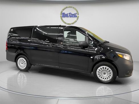 Used 2019 Mercedes-Benz Metris Passenger image 9