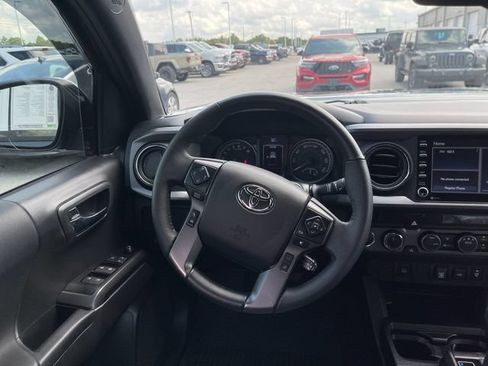Used 2022 Toyota Tacoma TRD Off-Road AWD/4WD image 16