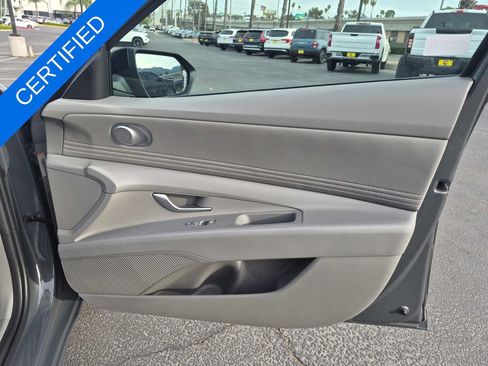 Used 2025 Hyundai Elantra SEL image 27