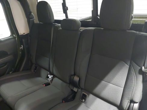Used 2022 Jeep Gladiator Sport image 13