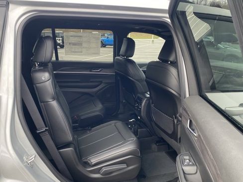 New 2025 Jeep Grand Cherokee L Limited w/ Black Appearance Package image 33