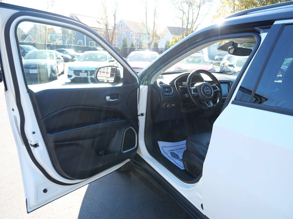 Used 2018 Jeep Compass Limited w/ Navigation Group AWD/4WD image 15