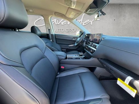 New 2026 Nissan Pathfinder SL FWD image 25