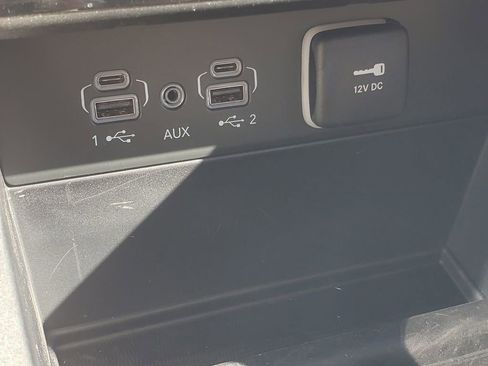 Used 2024 Jeep Grand Cherokee Limited image 28