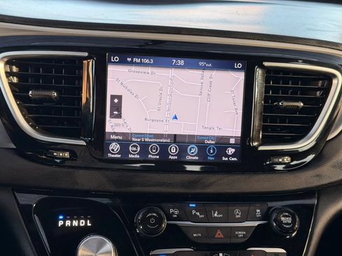 Used 2019 Chrysler Pacifica Touring-L Plus w/ Advanced Safetytec Group FWD image 38