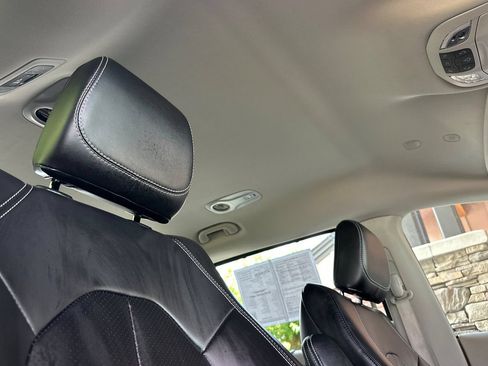 Used 2023 Chrysler Pacifica Touring-L FWD image 22