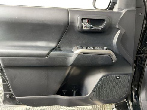 Used 2018 Toyota Tacoma Limited image 22
