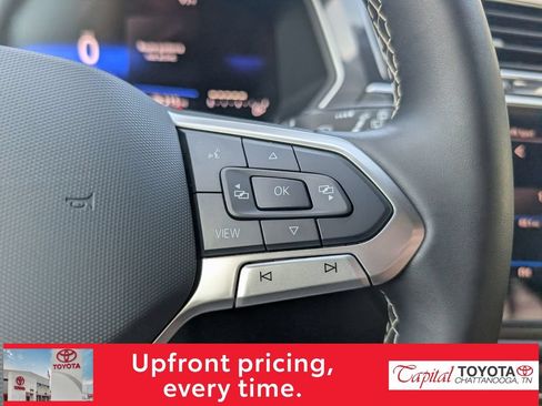 Used 2024 Volkswagen Tiguan SE AWD/4WD image 18