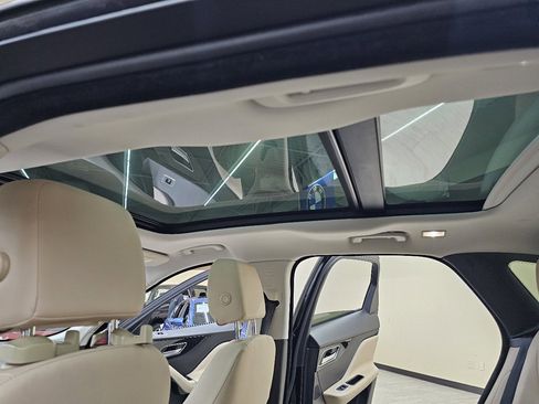 Used 2017 Jaguar F-PACE Premium image 38