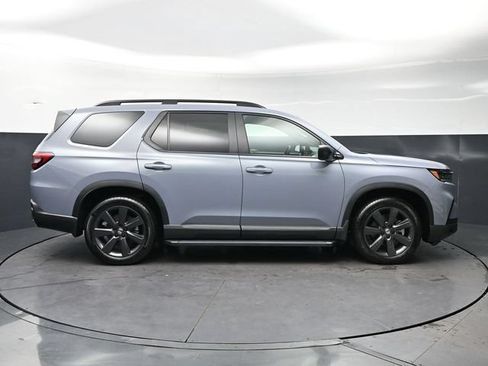 Used 2025 Honda Pilot Sport image 4