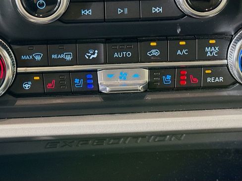 Used 2022 Ford Expedition XLT image 22