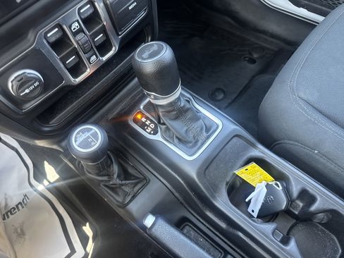 Used 2022 Jeep Wrangler Unlimited Sport AWD/4WD image 24
