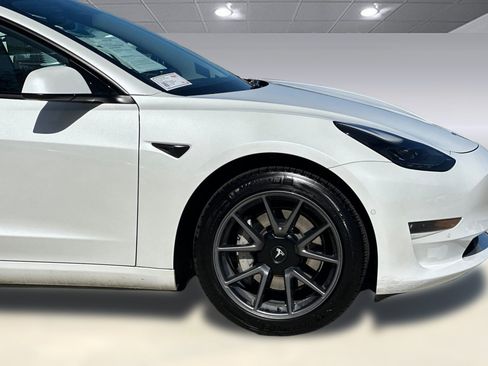 Used 2022 Tesla Model 3 Long Range AWD/4WD image 34