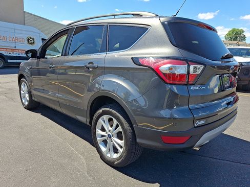 Used 2018 Ford Escape SE w/ SE Sync 3 Package AWD/4WD image 3