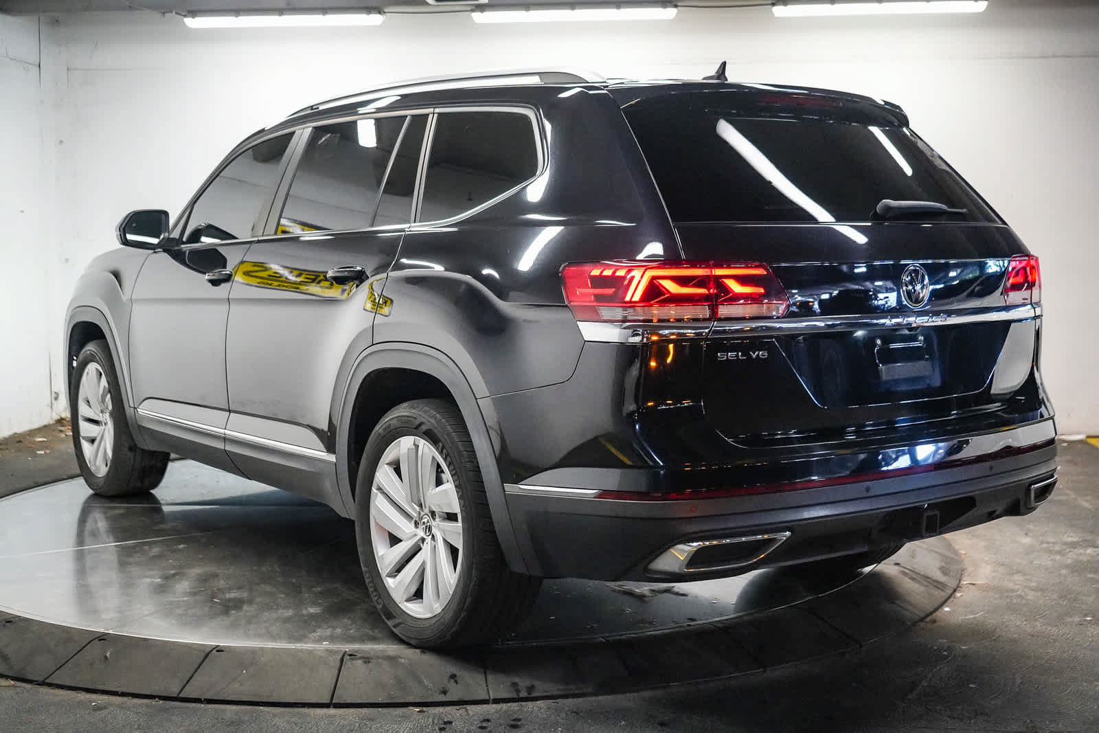 Used 2021 Volkswagen Atlas SEL FWD image 8