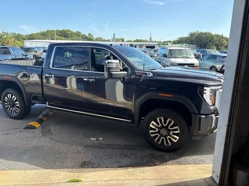 Used 2024 GMC Sierra 2500 Denali w/ Denali Reserve Package AWD/4WD image 3