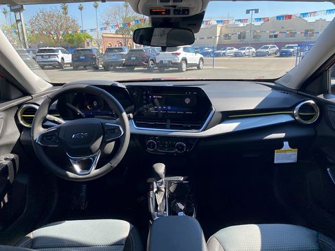New 2026 Chevrolet Trax LT w/ Sunroof Package FWD image 4