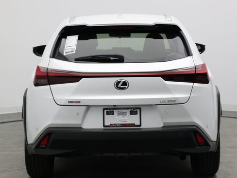 Used 2022 Lexus UX 200 w/ Accessory Package (Z1) FWD image 7