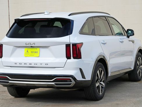 Used 2022 Kia Sorento S FWD image 48