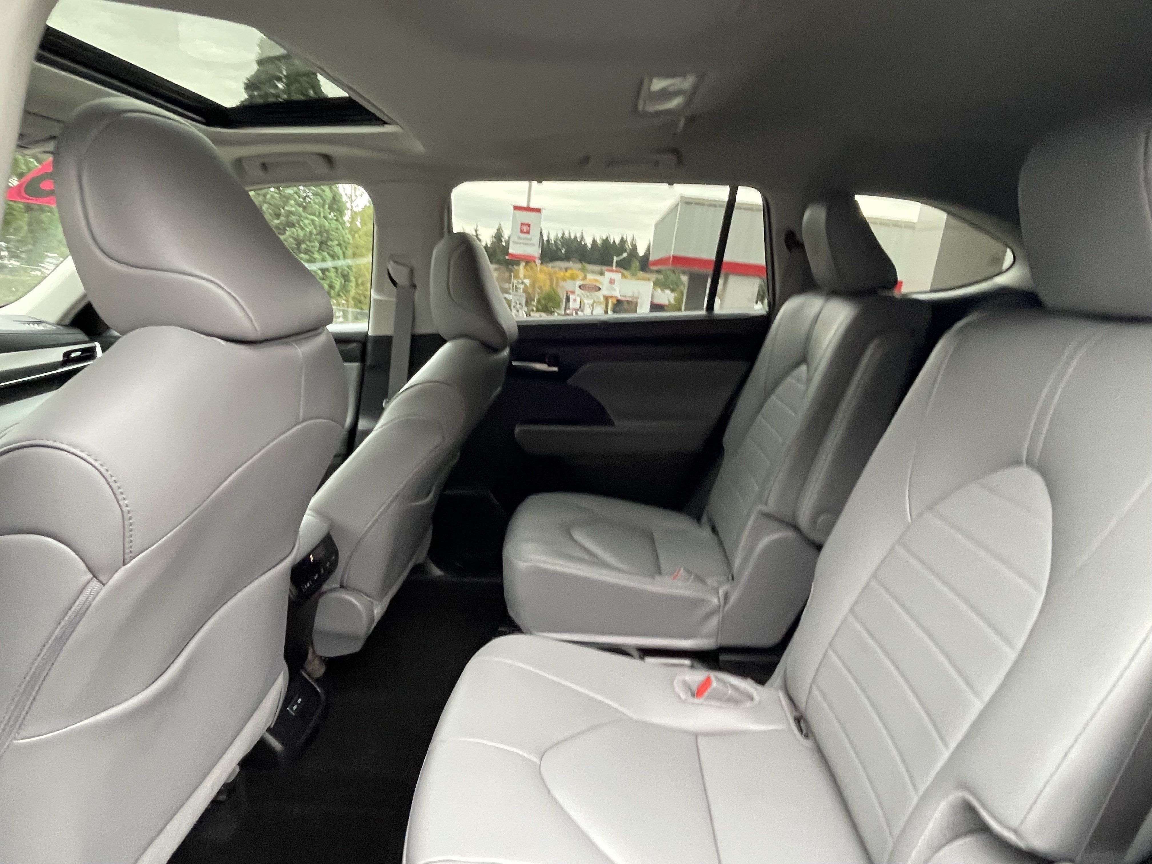 Certified 2025 Toyota Highlander XLE AWD/4WD image 11
