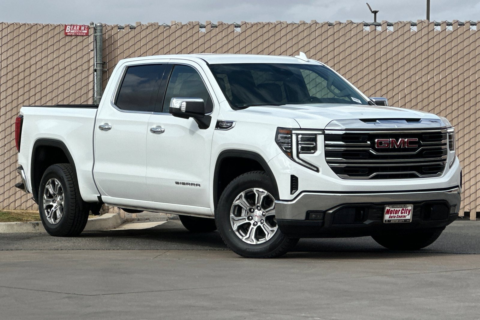 Certified 2025 GMC Sierra 1500 SLT RWD image 2