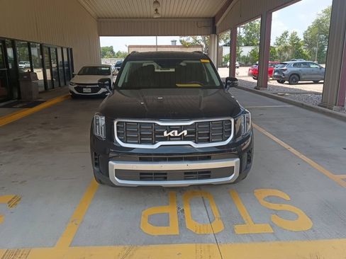 Used 2025 Kia Telluride S FWD image 5