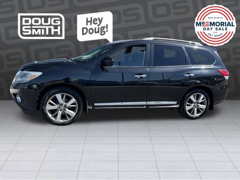 Used 2016 Nissan Pathfinder Platinum w/ Family Entertainment Package AWD/4WD image 1