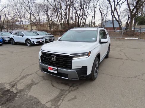 New 2026 Honda Pilot Touring image 1
