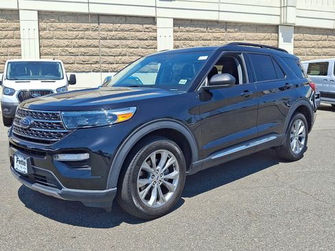 Used 2023 Ford Explorer XLT w/ Equipment Group 202A AWD/4WD image 1