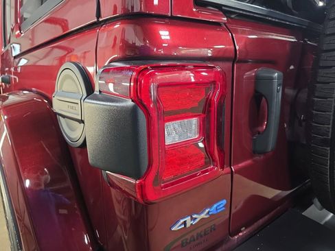 Used 2022 Jeep Wrangler Unlimited Sahara w/ Cold Weather Group image 32