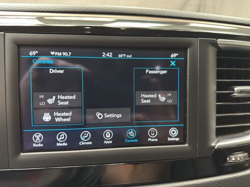 Used 2019 Chrysler Pacifica Touring-L FWD image 13